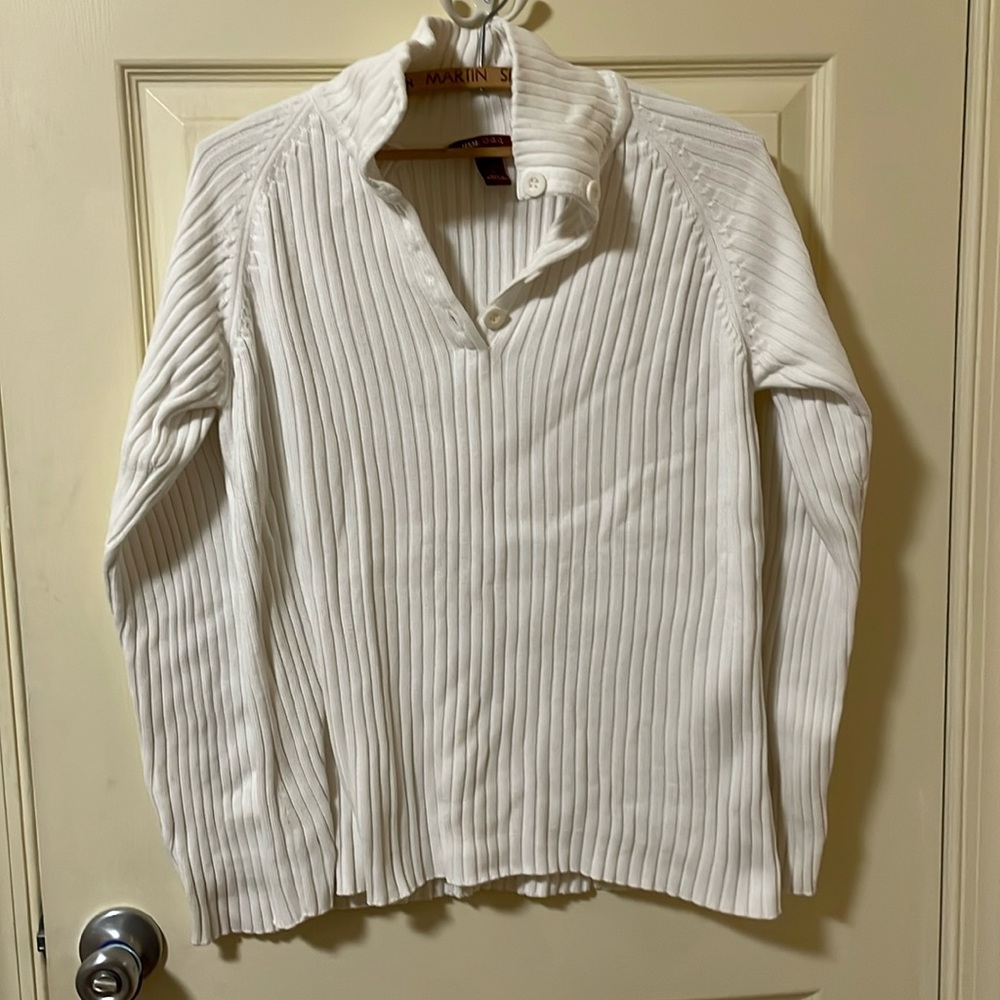 White H&M ribbed pullover sweater